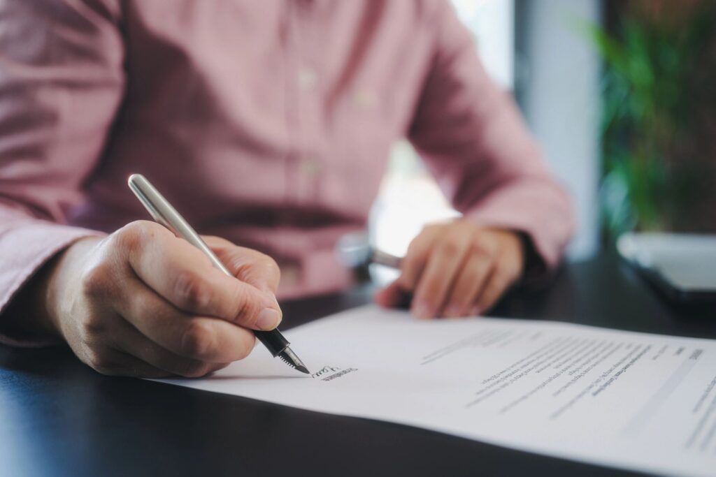 notary signing legal documents