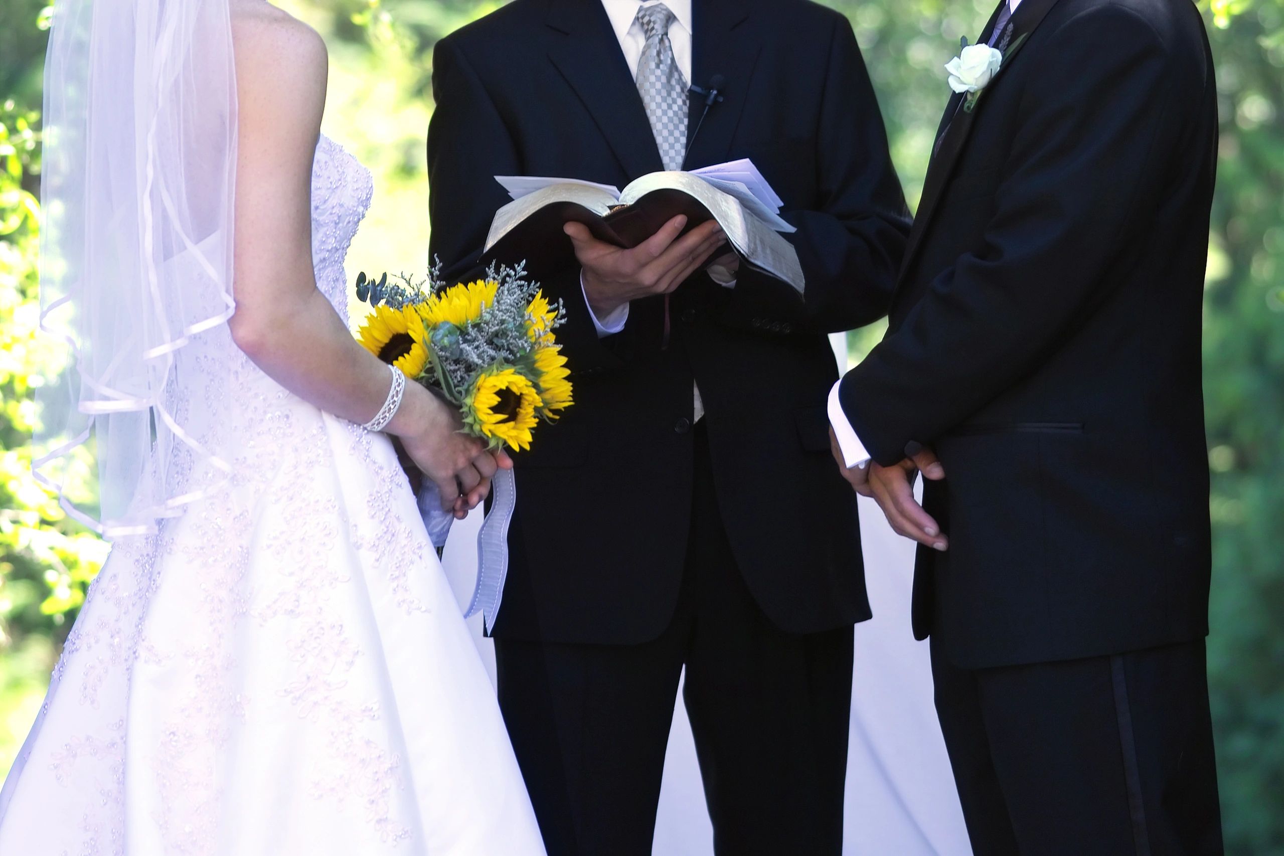 wedding officiant ministry
